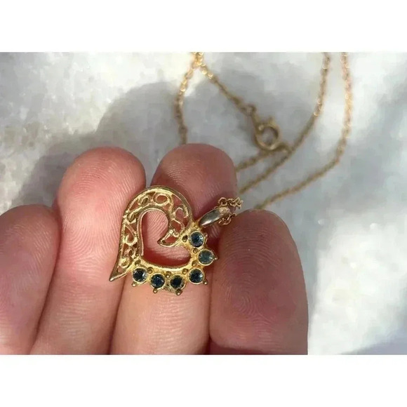 Vintage Gold Toned Retro Heart Shaped Green Gemstone Pendant Necklace - 18" - Picture 6 of 8